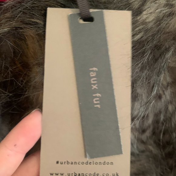 Urbancode Short Coat in faux feather - Picture 4 of 4